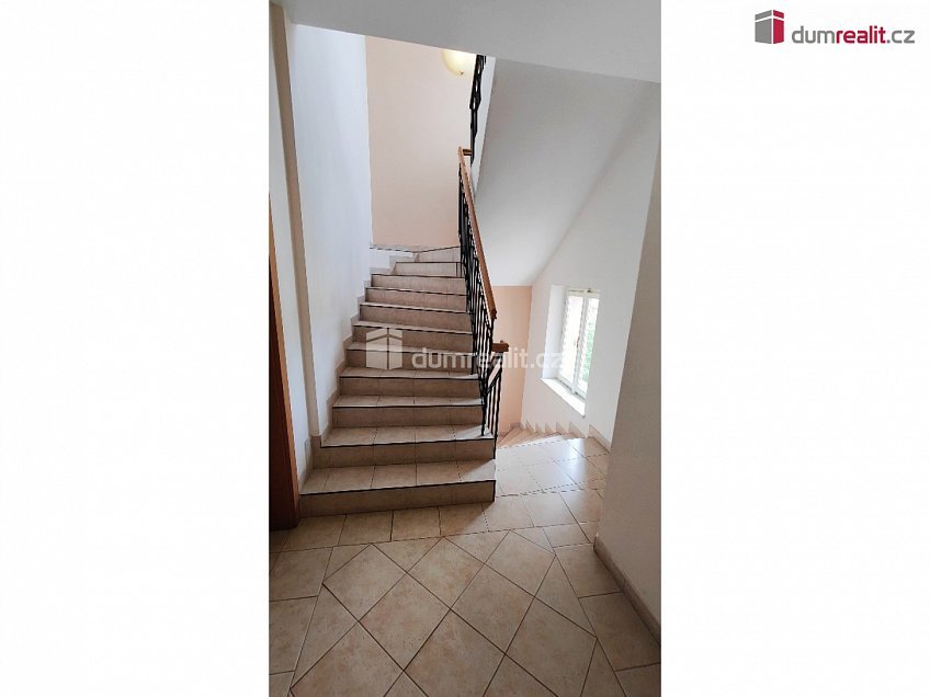 Pronájem bytu 3+1 84 m^2 Holandská, Praha 10 