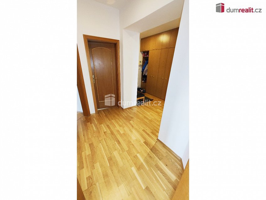Pronájem bytu 3+1 84 m^2 Holandská, Praha 10 
