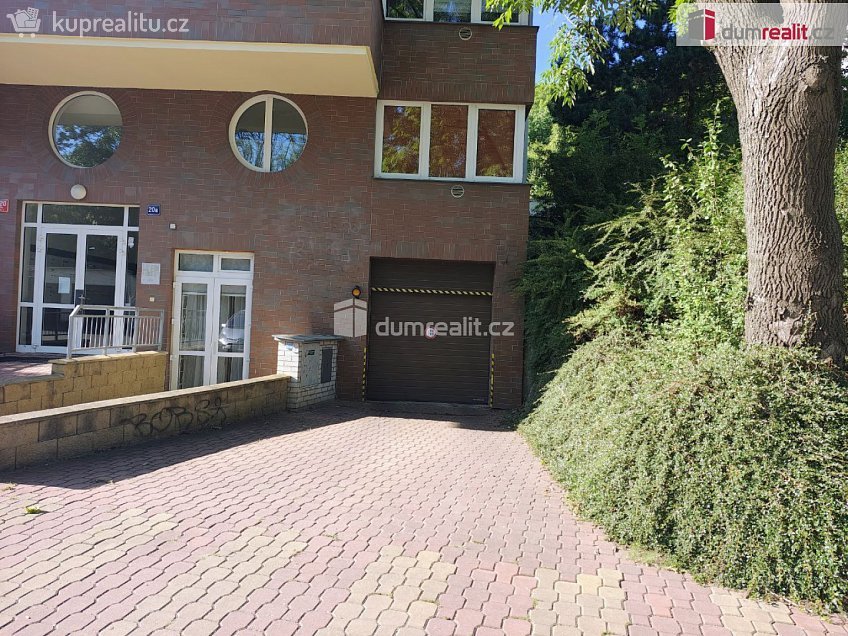 Prodej  garáže 40 m^2 Zahradníčkova, Praha 5 
