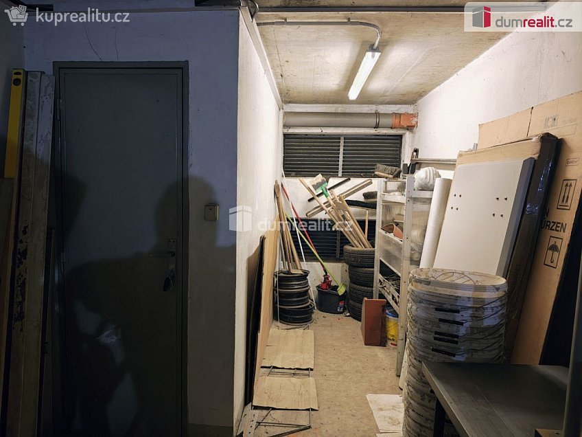 Prodej  garáže 40 m^2 Zahradníčkova, Praha 5 