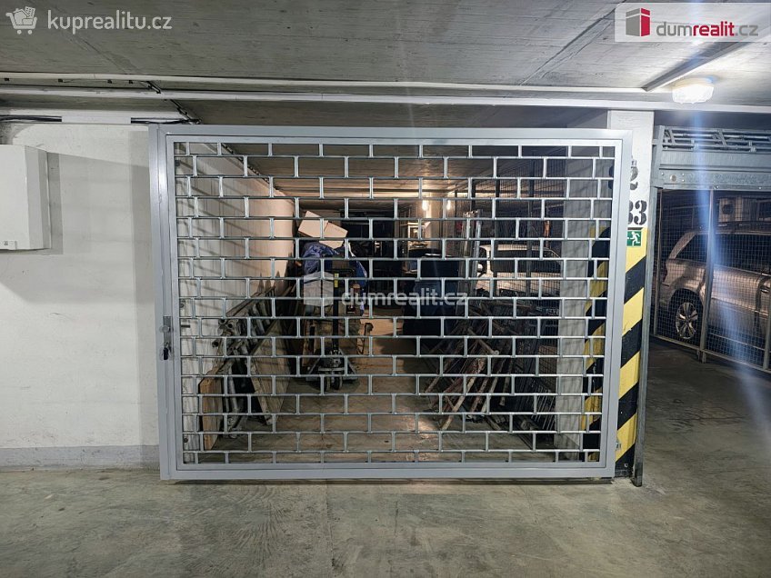 Prodej  garáže 40 m^2 Zahradníčkova, Praha 5 