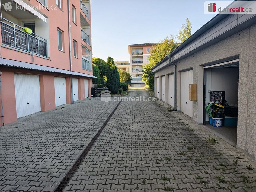Prodej  garáže 18 m^2 Ke stadionu, Praha-Čakovice 