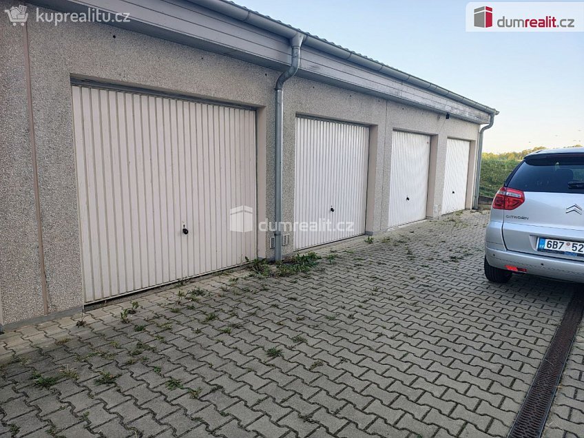 Prodej  garáže 18 m^2 Ke stadionu, Praha-Čakovice 