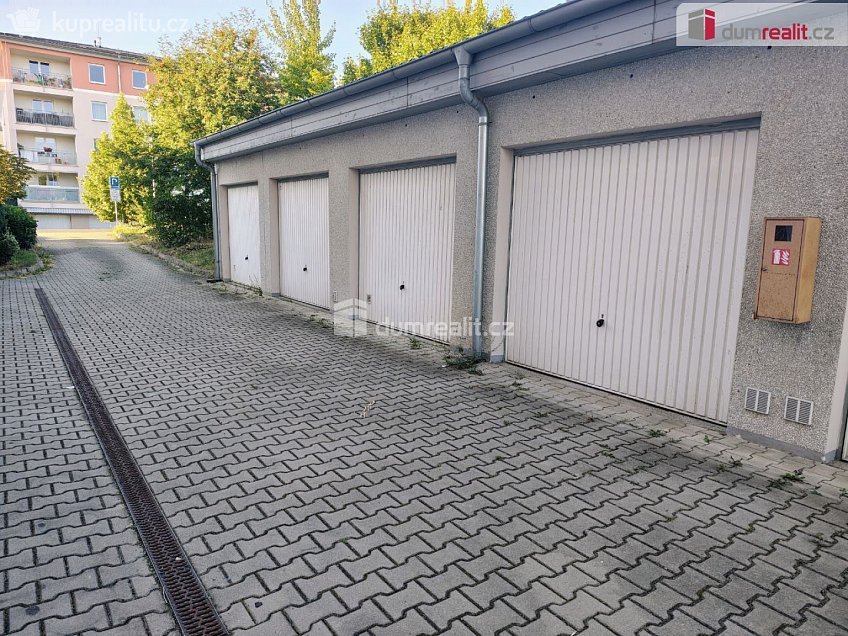 Prodej  garáže 18 m^2 Ke stadionu, Praha-Čakovice 