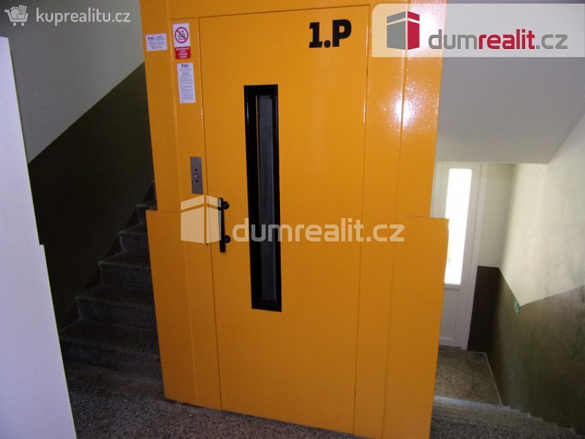 Pronájem bytu 2+1 48 m^2 Charkovská, Karlovy Vary 