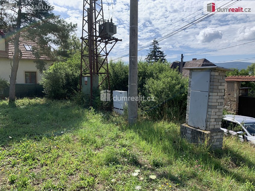 Prodej  stavebního pozemku 1071 m^2 Všeradice, Všeradice 