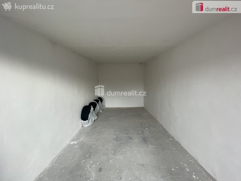 Pronájem  garáže 18 m^2 Průmyslová, Hodonín 