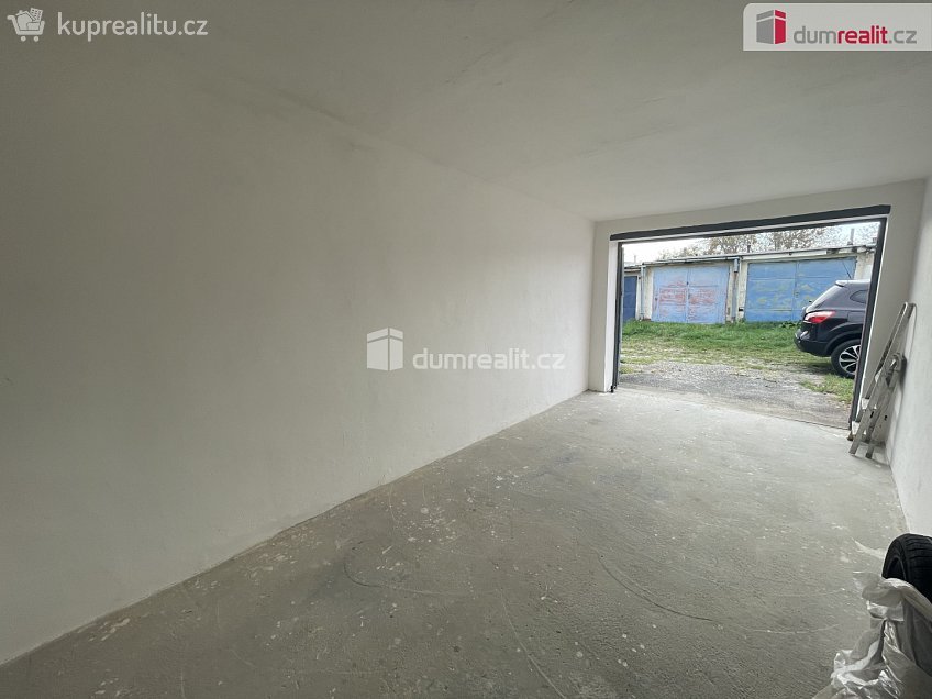 Pronájem  garáže 18 m^2 Průmyslová, Hodonín 