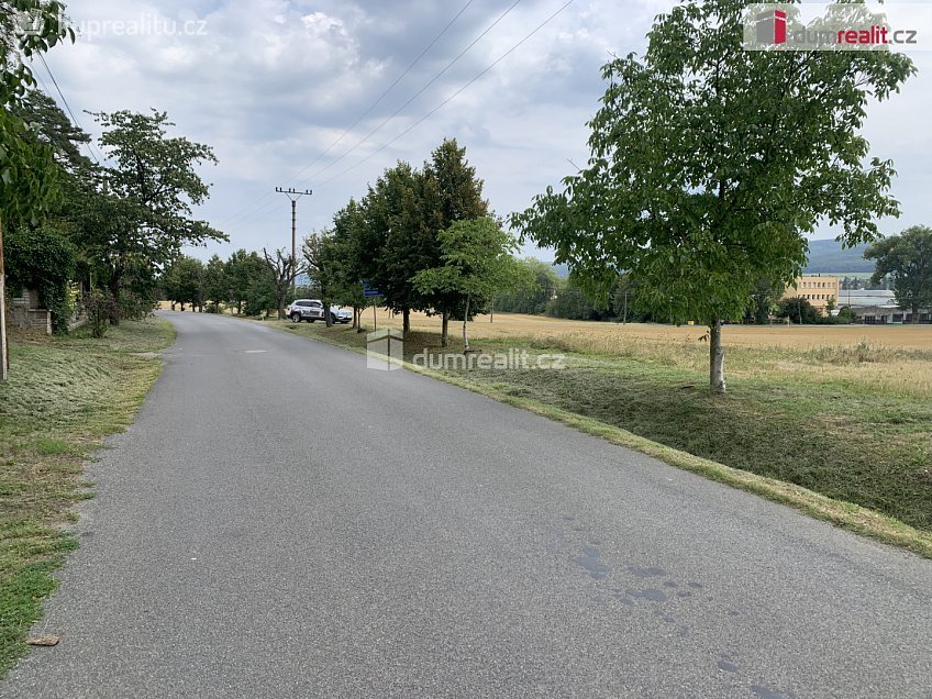 Prodej  stavebního pozemku 1137 m^2 Všeradice, Všeradice 