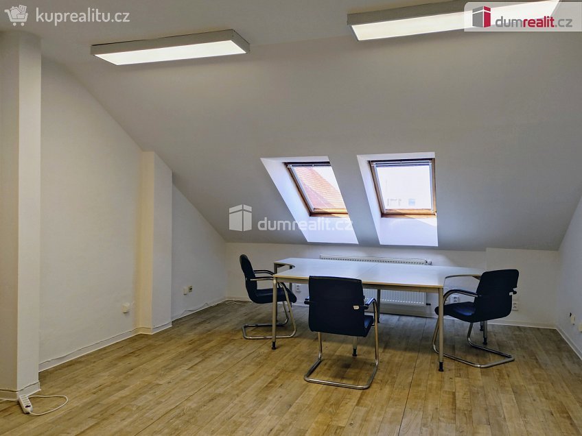 Pronájem  kanceláře 48 m^2 Žerotínova, Praha 3 