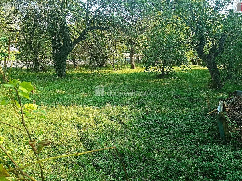 Prodej  stavebního pozemku 759 m^2 Semčice, Semčice 