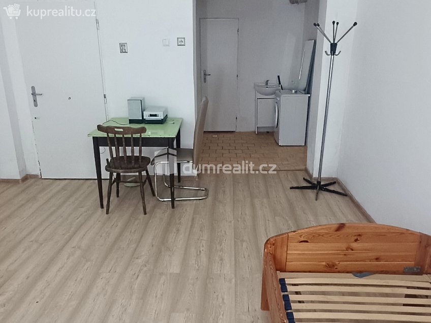 Pronájem bytu 1+kk 20 m^2 Divišova, Děčín 