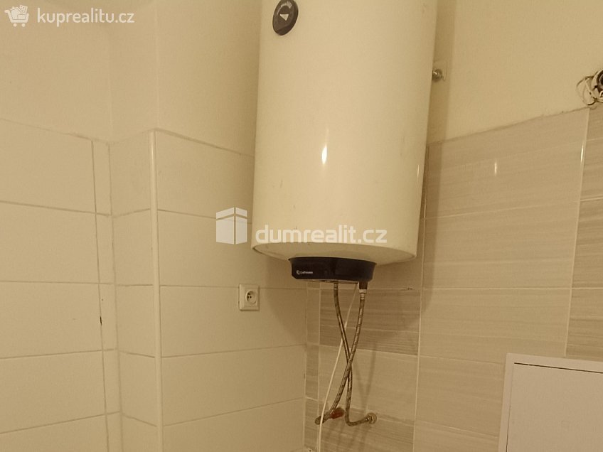 Pronájem bytu 1+kk 20 m^2 Divišova, Děčín 