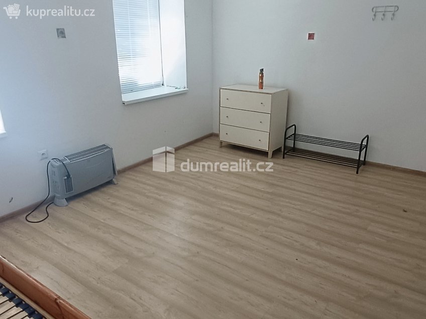 Pronájem bytu 1+kk 20 m^2 Divišova, Děčín 