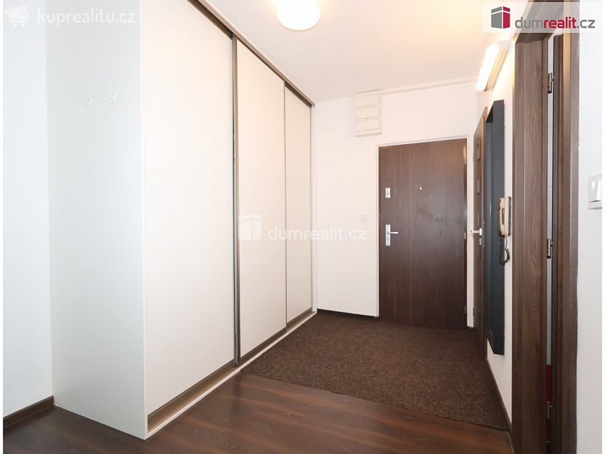 Pronájem bytu 2+1 64 m^2 Špirkova, Praha 12 