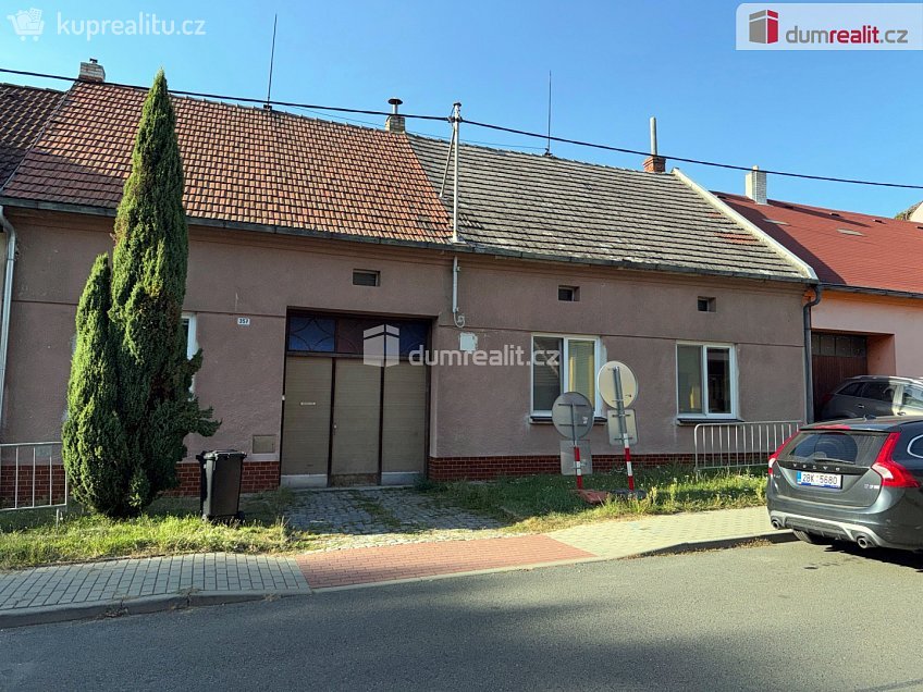 Prodej  rodinného domu 200 m^2 Hložkova, Otrokovice 