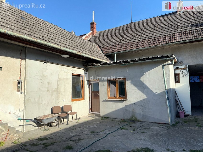 Prodej  rodinného domu 200 m^2 Hložkova, Otrokovice 