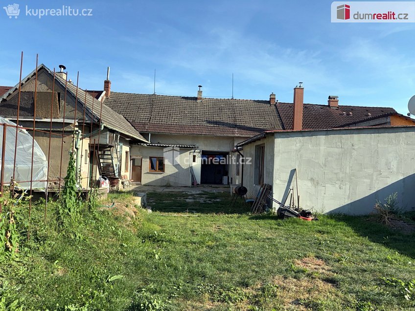 Prodej  rodinného domu 200 m^2 Hložkova, Otrokovice 