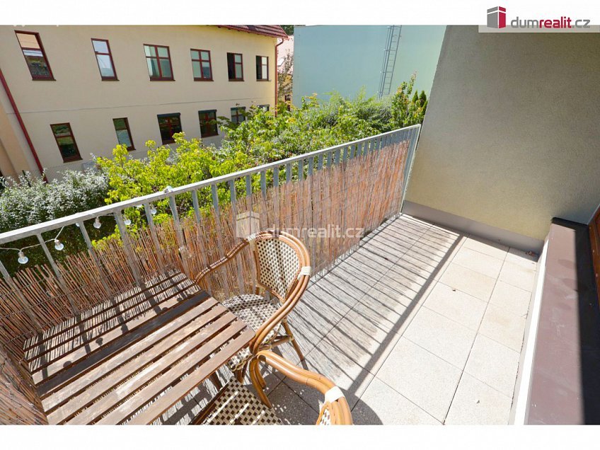 Pronájem bytu 2+kk 56 m^2 Ke Stírce, Praha 8 