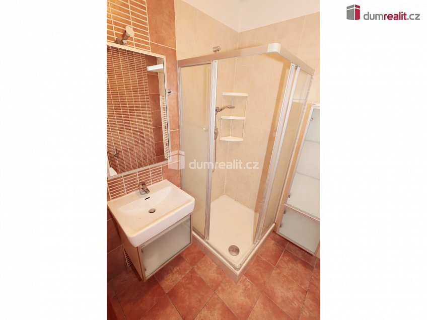 Pronájem bytu 2+kk 56 m^2 Ke Stírce, Praha 8 