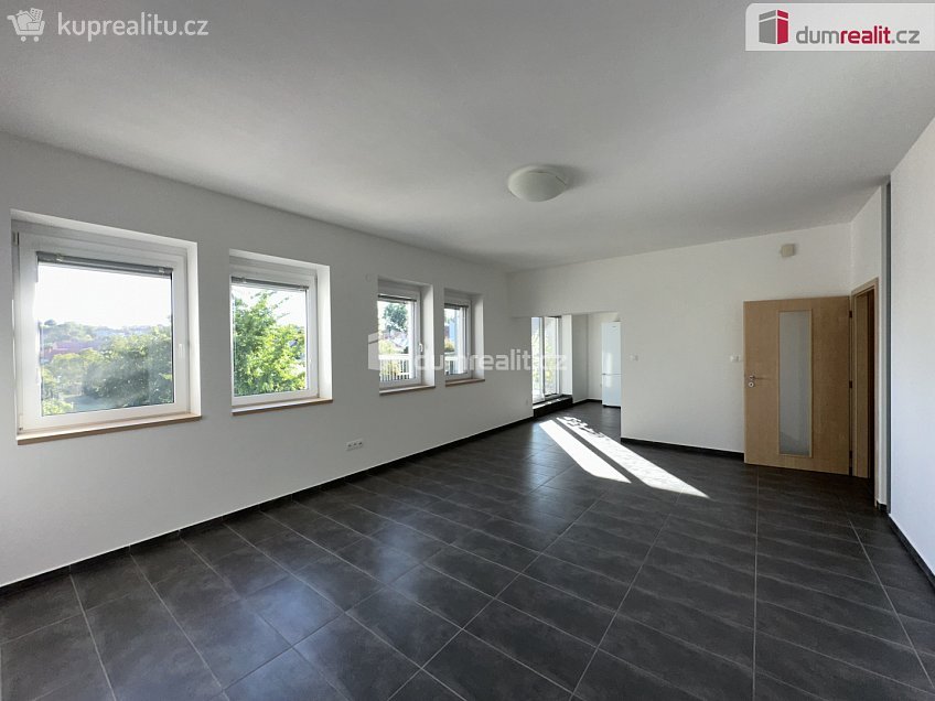 Pronájem bytu 2+kk 82 m^2 U Lomu, Mikulov 