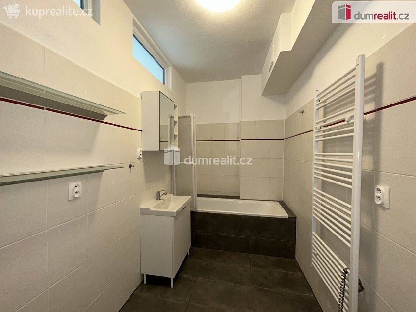 Pronájem bytu 2+kk 82 m^2 U Lomu, Mikulov 