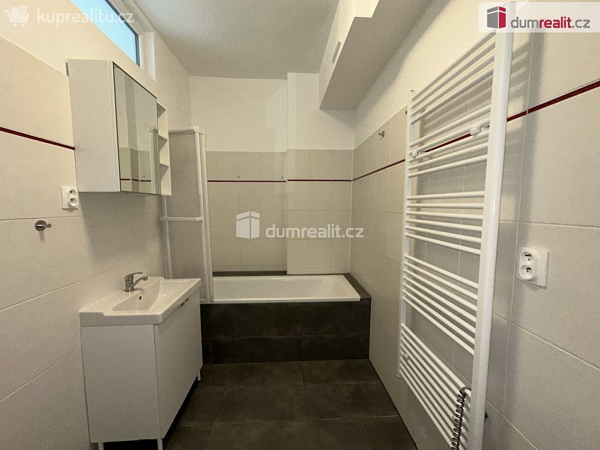Pronájem bytu 2+kk 82 m^2 U Lomu, Mikulov 