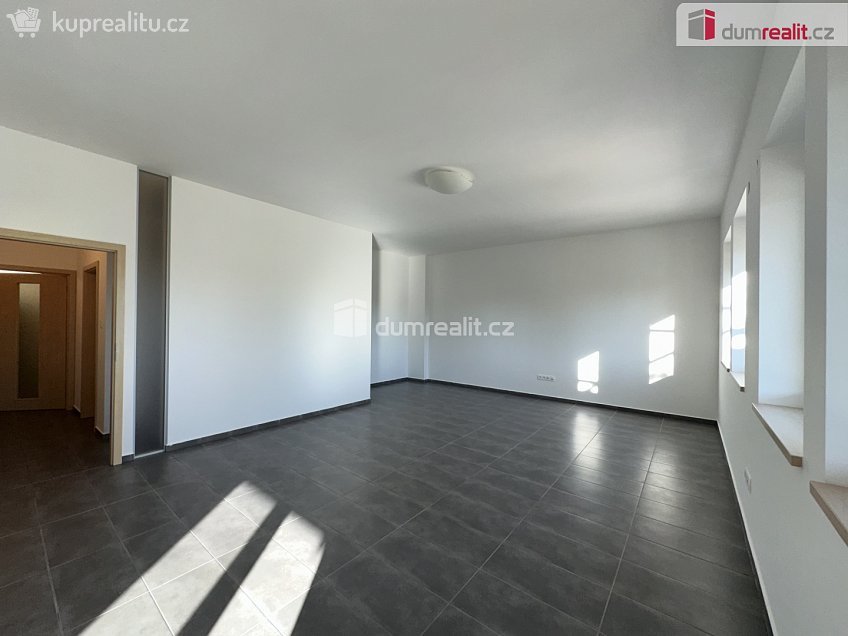 Pronájem bytu 2+kk 82 m^2 U Lomu, Mikulov 