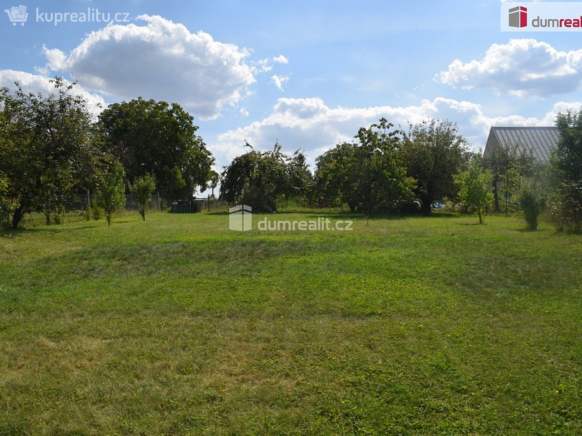 Prodej  stavebního pozemku 1210 m^2 Pěčice, Pěčice 