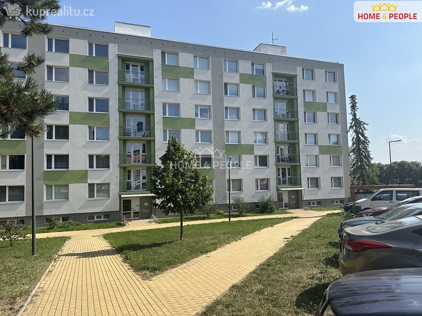 Prodej bytu 4+1 74 m^2 Jižní, Přelouč 