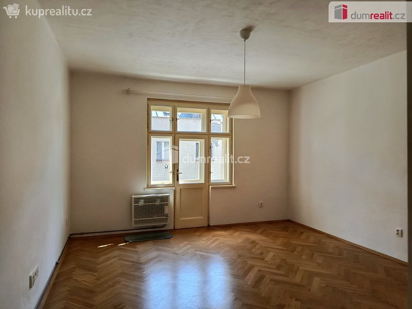 Pronájem bytu 2+kk 56 m^2 Za poštou, Praha 10 
