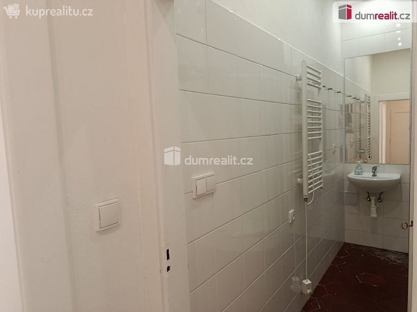 Pronájem bytu 2+kk 56 m^2 Za poštou, Praha 10 