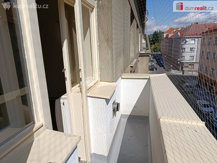 Pronájem bytu 2+kk 56 m^2 Za poštou, Praha 10 