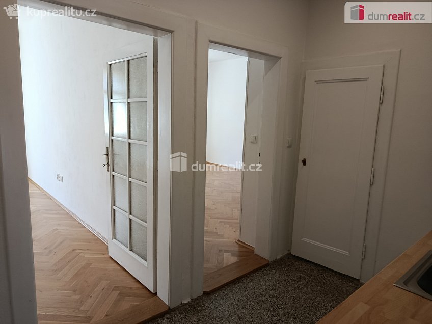 Pronájem bytu 2+kk 56 m^2 Za poštou, Praha 10 