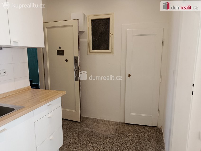 Pronájem bytu 2+kk 56 m^2 Za poštou, Praha 10 