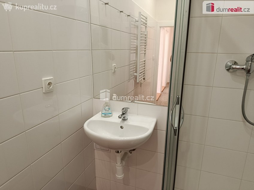 Pronájem bytu 2+kk 56 m^2 Za poštou, Praha 10 