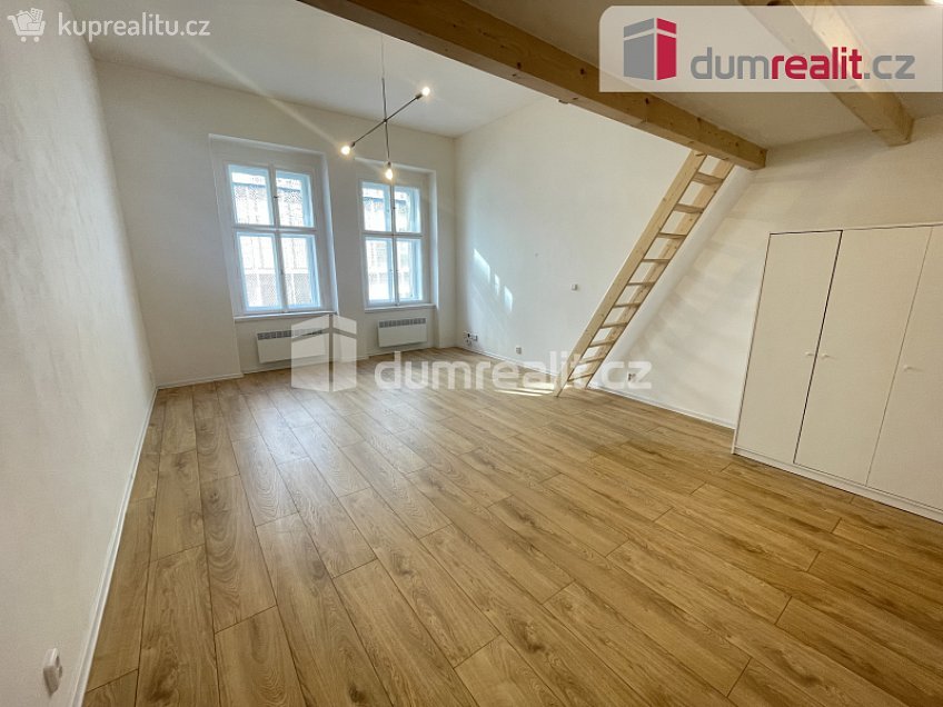 Pronájem bytu 1+kk 45 m^2 Na Valentince, Praha 5 