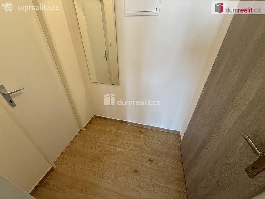 Pronájem bytu 1+kk 48 m^2 Na Valentince, Praha 5 