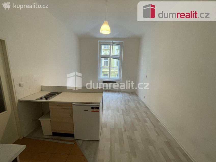 Pronájem bytu 1+kk 22 m^2 Kmochova, Praha 5 