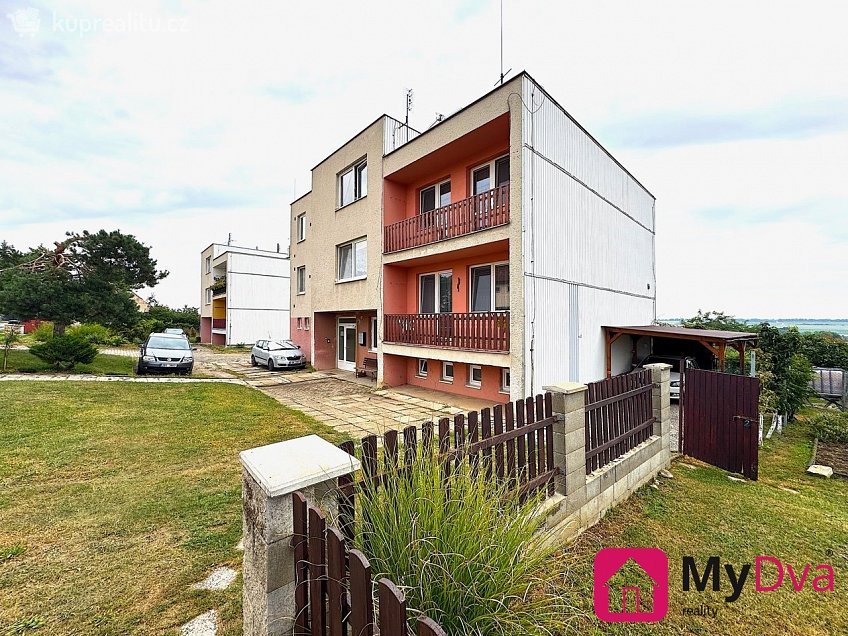 Prodej bytu 3+1 88 m^2 Božice, Božice 