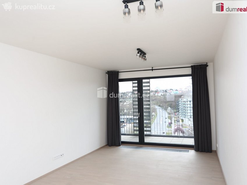 Pronájem bytu 2+kk 54 m^2 Mezi vodami, Praha 12 