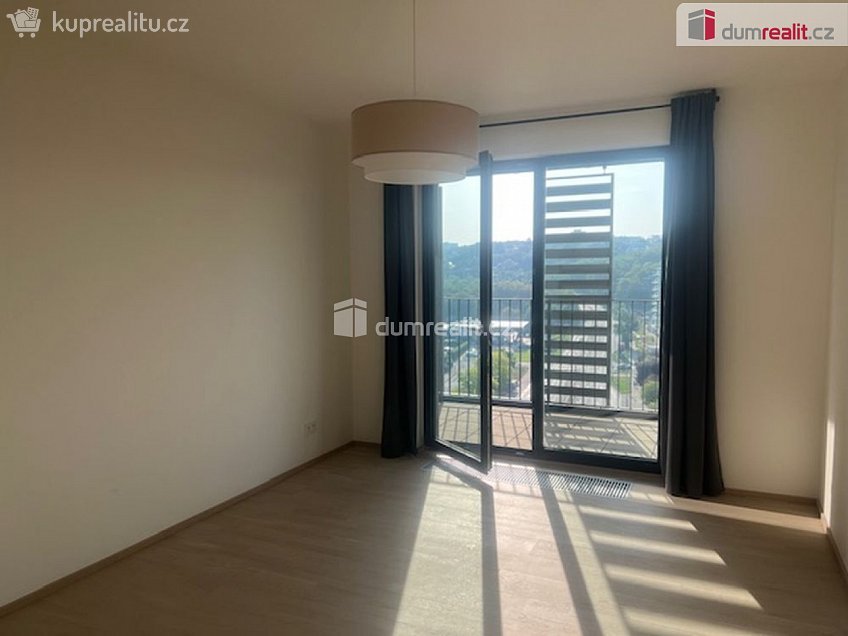 Pronájem bytu 2+kk 54 m^2 Mezi vodami, Praha 12 