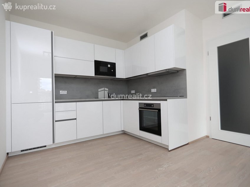 Pronájem bytu 2+kk 54 m^2 Mezi vodami, Praha 12 