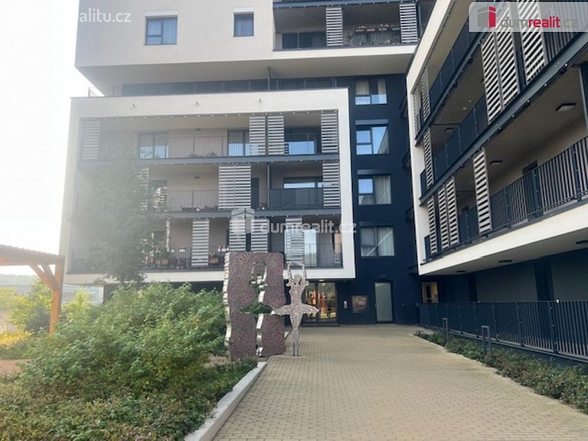 Pronájem bytu 2+kk 54 m^2 Mezi vodami, Praha 12 