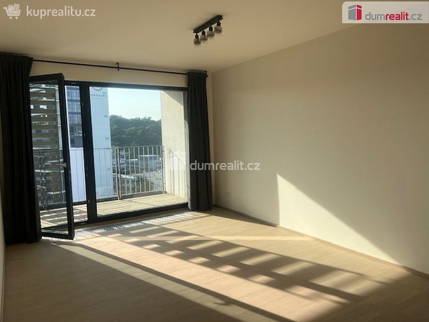 Pronájem bytu 2+kk 54 m^2 Mezi vodami, Praha 12 