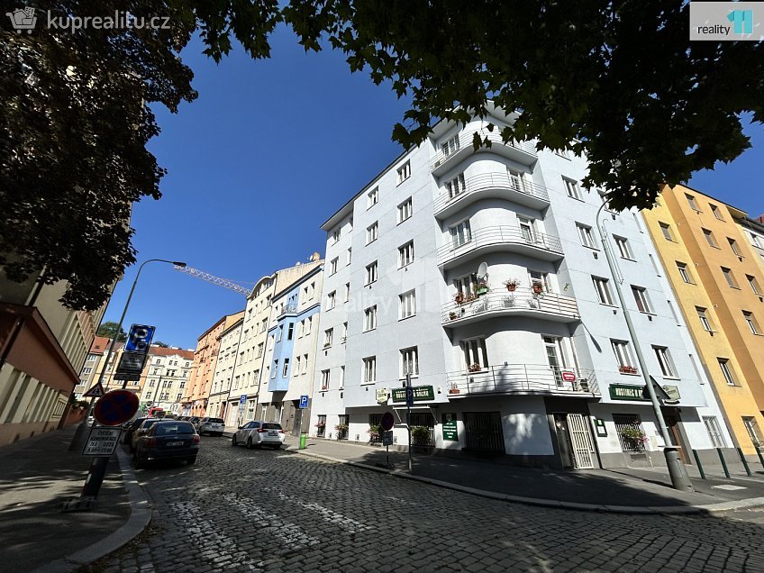 Pronájem bytu 1+kk 46 m^2 Adamovská, Praha 4 