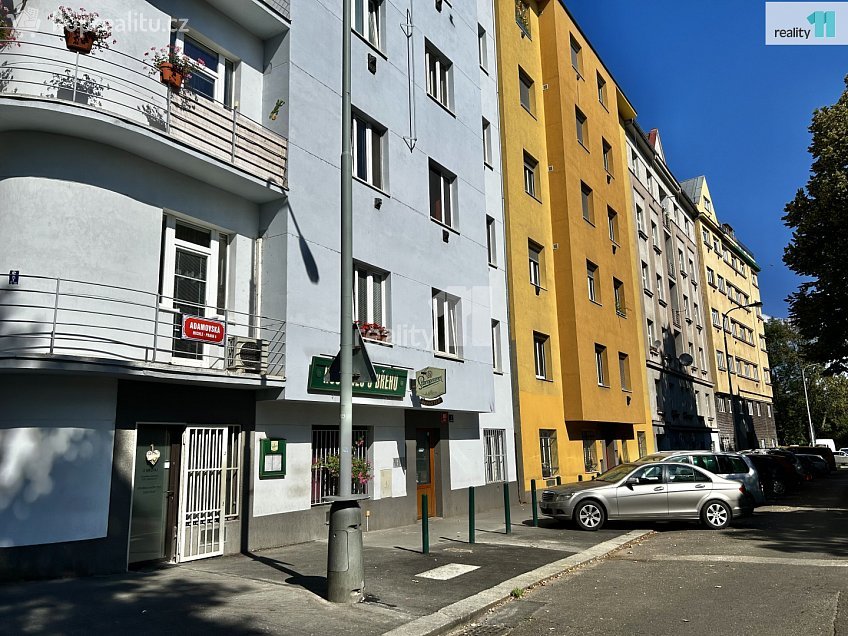 Pronájem bytu 1+kk 46 m^2 Adamovská, Praha 4 