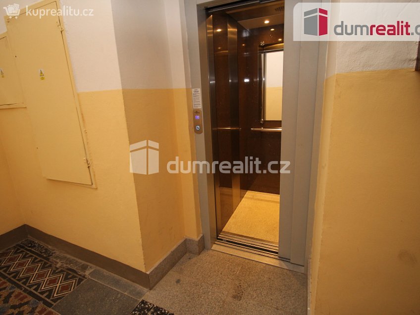 Pronájem bytu 2+1 68 m^2 Hlavní třída, Mariánské Lázně 