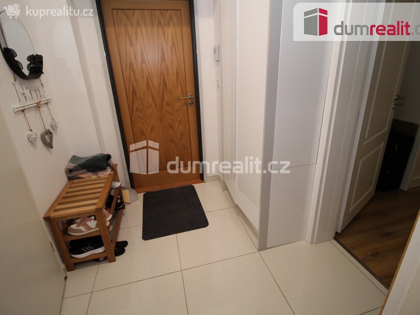 Pronájem bytu 2+1 68 m^2 Hlavní třída, Mariánské Lázně 