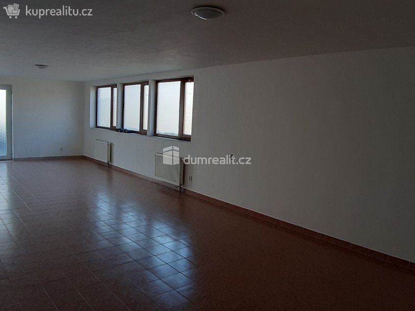 Pronájem  obchodních prostor 62 m^2 Na Kněžině, Týnec nad Sázavou 